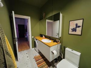 Mynd úr myndasafni af Cozy Modern House with Garden and working-space í Tbilisi City
