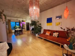 Mynd úr myndasafni af Cozy Modern House with Garden and working-space í Tbilisi City