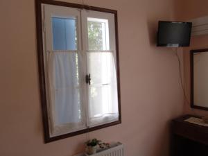 TV a/nebo společenská místnost v ubytování Aiolos Rooms