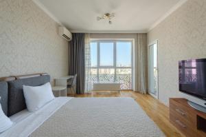 a hotel room with a bed and a television at Petrovdom Apartments 18-90Б in RC Kvartet, Vasyl Lypkivskyi Street 16B in Kyiv