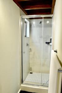 Bilik mandi di Swakop Lofts #3 Self-catering Accommodation