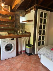 Kuchyň nebo kuchyňský kout v ubytování Cozy holiday house for two in marvelous nature