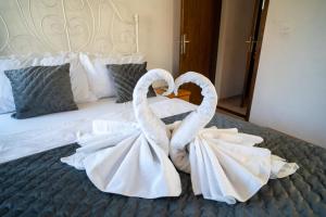 Postel nebo postele na pokoji v ubytování Murter Beach Hideaway