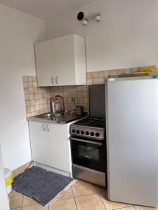 a kitchen with a stove and a refrigerator at Dom Wypoczynkowy Sztorm in Ostrowo