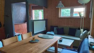 a living room with a wooden table and a couch at Ferienhaus am Edersee in Vöhl