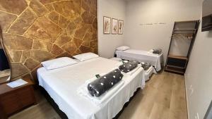 a room with two beds in a room at Aconchego BH in Belo Horizonte