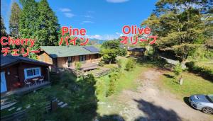 an overhead view of a house with a car parked outside at 藤のヴィラ オリーブ棟 Self check-in in Aso