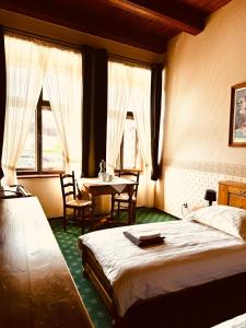 Postel nebo postele na pokoji v ubytování ART hotel MAXIM + 37 fotografií