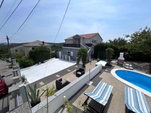 a view of a house with a swimming pool at Holiday home Lucas with pool in Buzdohanj