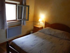 a small bedroom with a bed and a window at Villa spacieuse à Chamaret avec piscine privée in Chamaret +26 photos