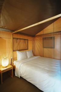 Giường trong phòng chung tại WoCAL Retreat Ke Ga