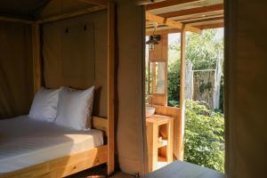 Giường trong phòng chung tại WoCAL Retreat Ke Ga