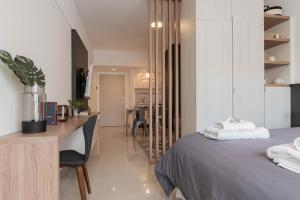 a bedroom with a bed and a desk with a chair at Fliphaus Moreno 550 'B' Loft with Pool in Plaza de Mayo in Buenos Aires