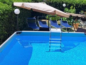 Πισίνα στο ή κοντά στο Appartamento vista Vesuvio in B&B