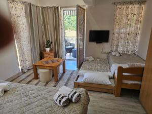 Postel nebo postele na pokoji v ubytování Guest House Konak Iris