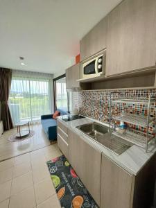 Kuchyň nebo kuchyňský kout v ubytování 中央公寓 1bedroom Centrio 804 Condominium 211