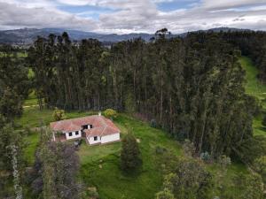 an aerial view of a house in a field at Casa Loma - Ubicada en un bosque de eucaliptos entre Paipa y Duitama in Paipa