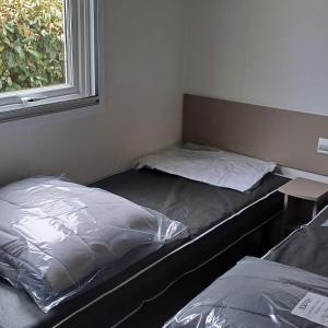 Postel nebo postele na pokoji v ubytování La Réserve 4 étoiles à Gastes emplacement 329 2CH 1SDB 6 personnes