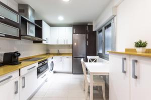 Кухня или мини-кухня в Luminoso, ascensor, tranquilo, centro de Bilbao
