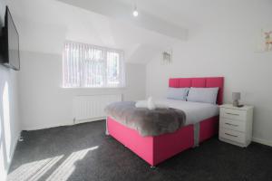 Ένα ή περισσότερα κρεβάτια σε δωμάτιο στο Private En-Suite With Free Wi-Fi & Parking in Wolverhampton