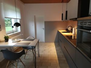 a kitchen with a table and some chairs in it at Renovierte Wohnung zentral in Lemgo in Lemgo