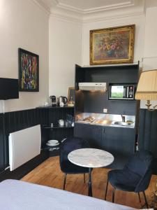 Dapur atau dapur kecil di Studio au Palace Le Splendide