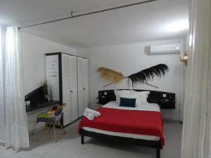 Ένα ή περισσότερα κρεβάτια σε δωμάτιο στο L'Escapade - séjour romantique à Marie-Galante, calme, plage à deux minutes à pied