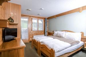 Postel nebo postele na pokoji v ubytování Hotel Alpfrieden