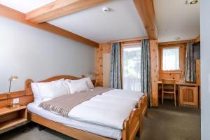 Postel nebo postele na pokoji v ubytování Hotel Alpfrieden