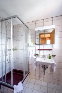 Koupelna v ubytování Hotel Alpfrieden