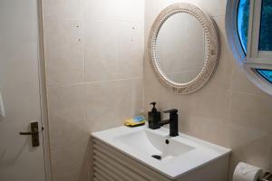 Fotografie z fotogalerie ubytování Pampered In Paradise Columbus Heights 2 BR penthouse condo near Ian Fleming airport v destinaci Ocho Rios