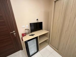 TV at/o entertainment center sa rizkyan pyramids view INN