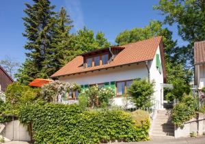 a white house with a red roof at Ferienhaus Möwe in Überlingen