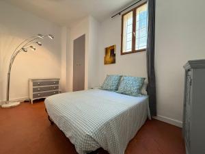 a bedroom with a bed and a window at F2 au cœur du centre ville in Perpignan