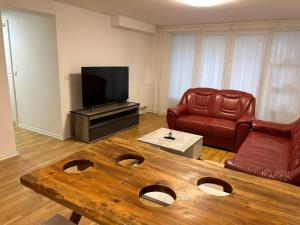 Μια τηλεόραση ή/και κέντρο ψυχαγωγίας στο 3-Zimmer-Wohnung mit Terrasse in zentraler Lage