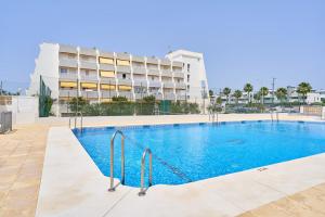 Swimmingpoolen hos eller tæt på Beachside Bliss