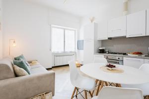 A kitchen or kitchenette at Paradise house - Oasis