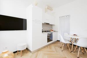 A kitchen or kitchenette at Paradise house - Oasis