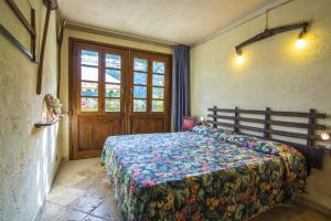 Katil atau katil-katil dalam bilik di Casa Vinaria Lucca-Tuscany private pool new2024, exclusive use +37 gambar