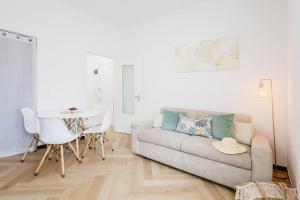 A seating area at Paradise house - Oasis