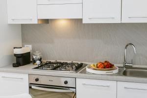 A kitchen or kitchenette at Paradise house - Oasis