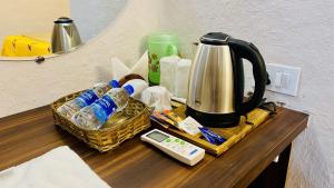 a table with a coffee maker and baskets on it at Madai Resort in Māndu