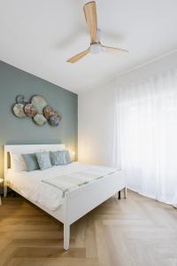 A bed or beds in a room at Paradise house - Oasis