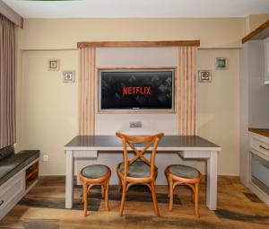a kitchen with a table and two chairs at Kadıköy Modern Loft & Equipped Stay in Istanbul