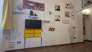 Televízia a/alebo spoločenská miestnosť v ubytovaní CASA DI SILVIA a PORTA PIA