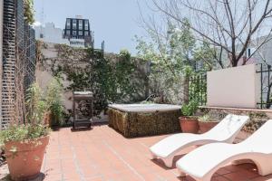 a patio with a tub and some plants at Fliphaus Soria 5100 - 4 Bd House Pool & BBQ Palermo Soho in Buenos Aires