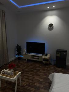 a living room with a flat screen tv on a wall at استديو 1 in Jeddah