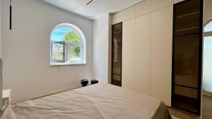 a bedroom with a bed and a window at Romantic central apartment in Constanţa