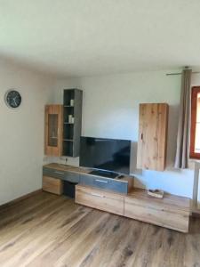 Televiisor ja/või meelelahutuskeskus majutusasutuses Ferienwohnung Pohl +11 fotot
