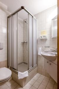 Koupelna v ubytování Hotel Alpfrieden